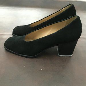 Nine West Black Suede Classic Pumps Heels (5.5)
